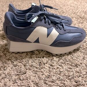 New Balance 327 Women's 6.5 mint condition, worn for 2 hours 1 day